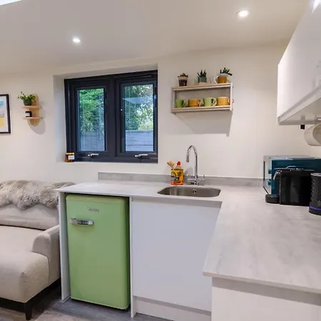 Katrins Nest - Close To The Beach And Independent Eateries On Southbourne Grove-3