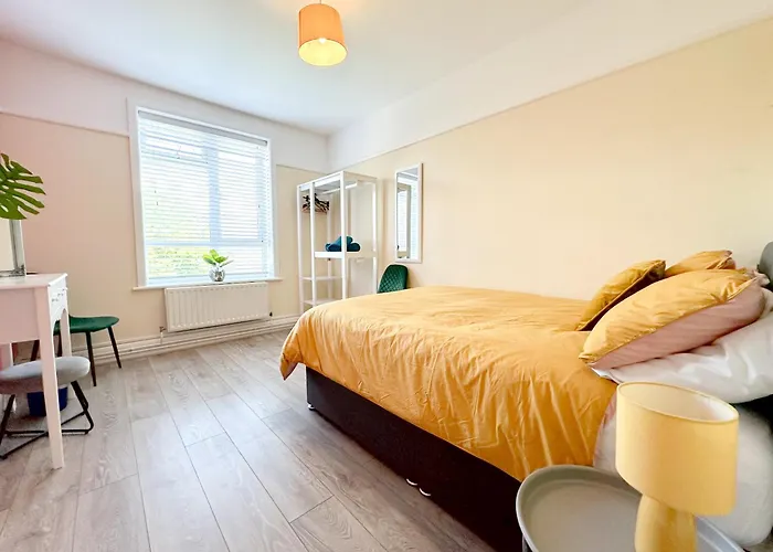 Bournemouth 3 Bedroom - Parking